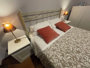 Ropa de cama de alta calidad y escritorio 