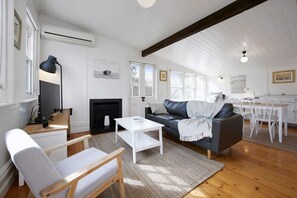 Smart TV - Country Cottage in Brunswick (Brunswick)