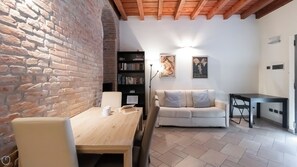 Apartment (1 Bedroom) | Living area | 50-inch TV with cable channels - Italianway - Muratori 8 (Milan)
