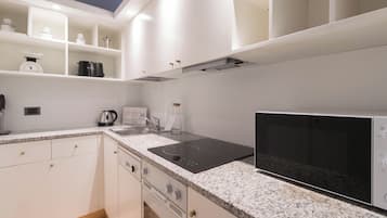 Departamento (1 Bedroom) | Cocina privada | Microondas, horno, parrilla de estufa y lavavajillas