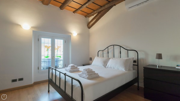 Apartment (1 Bedroom) | 1 Schlafzimmer, Bügeleisen/Bügelbrett, Babybetten, Bettwäsche