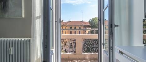 Apartment (1 Bedroom) | Balkon