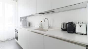 Apartamento (1 Bedroom) | Cozinha americana privada | Micro-ondas, fogão, cooktop, lava-louças