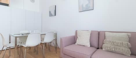 Apartment (3 Bedrooms) | Front of property