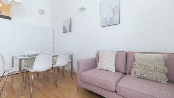 Apartment (3 Bedrooms) | Front of property