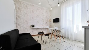 50-inch flat-screen TV with cable channels, TV - Italianway - Gallura 9 (Milan)