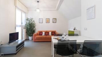 Apartment (2 Bedrooms) | Front of property