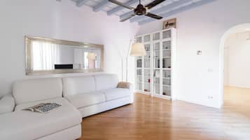 Apartment (1 Bedroom) | Living area | 55-inch TV with cable channels