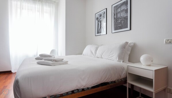 อพาร์ทเมนท์ (1 Bedroom) | 1 ห้องนอน, เครื่องนอนระดับพรีเมียม, โต๊ะทำงาน