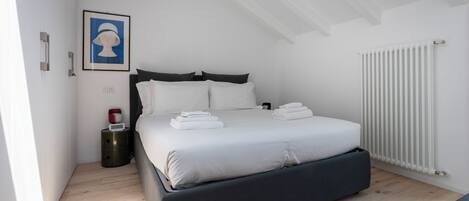 Apartment (1 Bedroom) | 1 bedroom, premium bedding, iron/ironing board, bed sheets