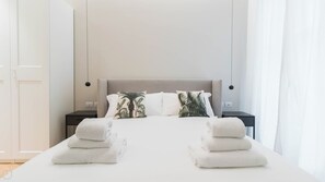Lägenhet (2 Bedrooms) | 2 sovrum, sängtillbehör av högsta kvalitet och arbetsyta för laptop