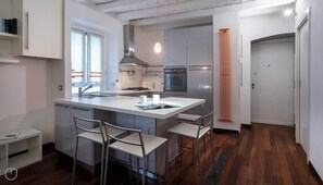 Apartment (1 Bedroom) | Eigene Küche | Mikrowelle, Ofen, Herdplatte, Geschirrspüler