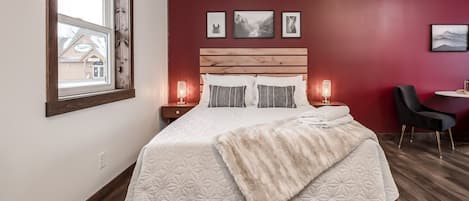 1 bedroom, desk, WiFi, bed sheets