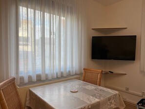 Dining - Helles Appartement 4 x Fenster Süd -ostlage (Weiterstadt)