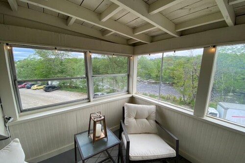 Top Floor River View Apartment