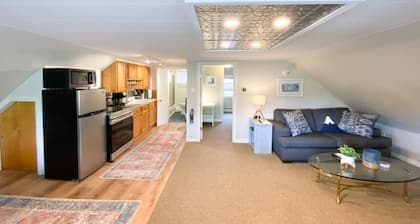Top Floor River View Apartment