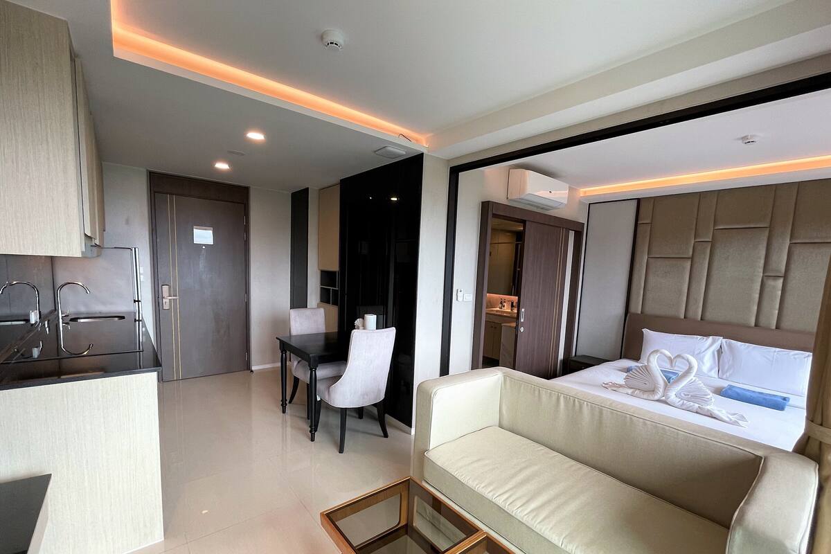 2 bedrooms, bed sheets