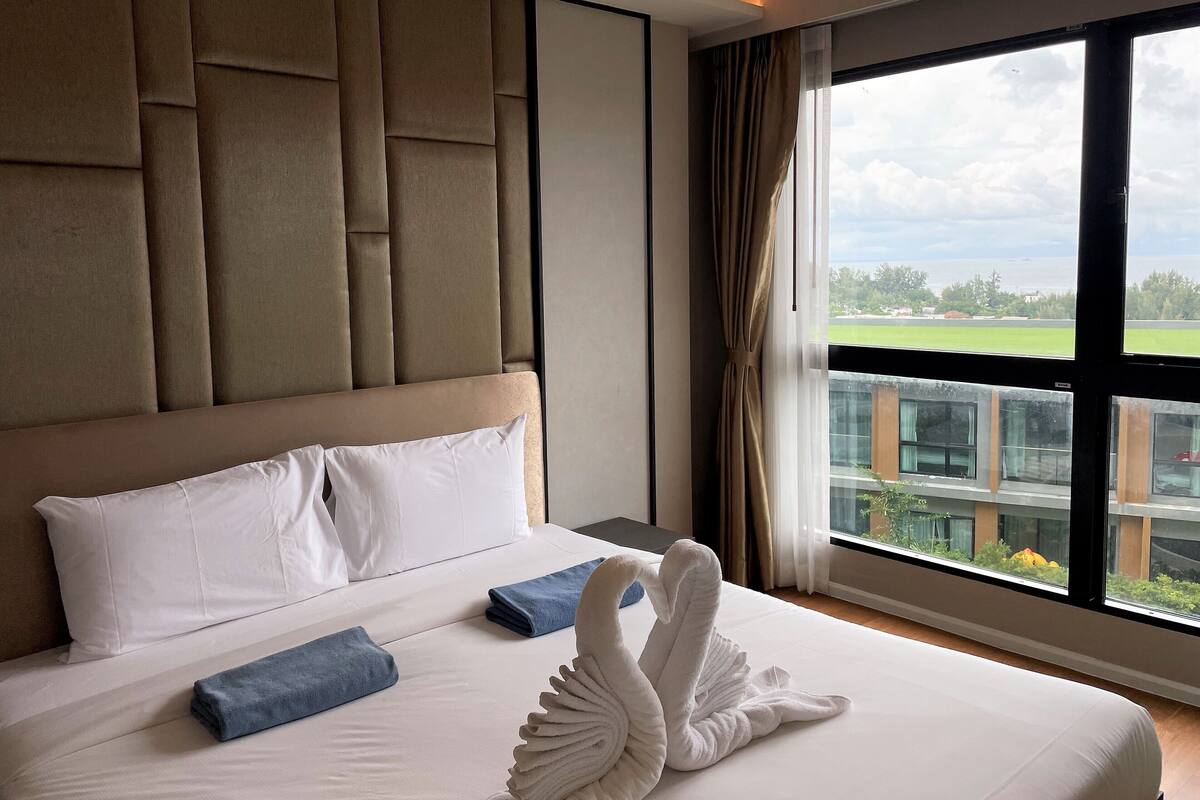 2 bedrooms, bed sheets