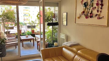 Smart TV, DVD player, books, music library