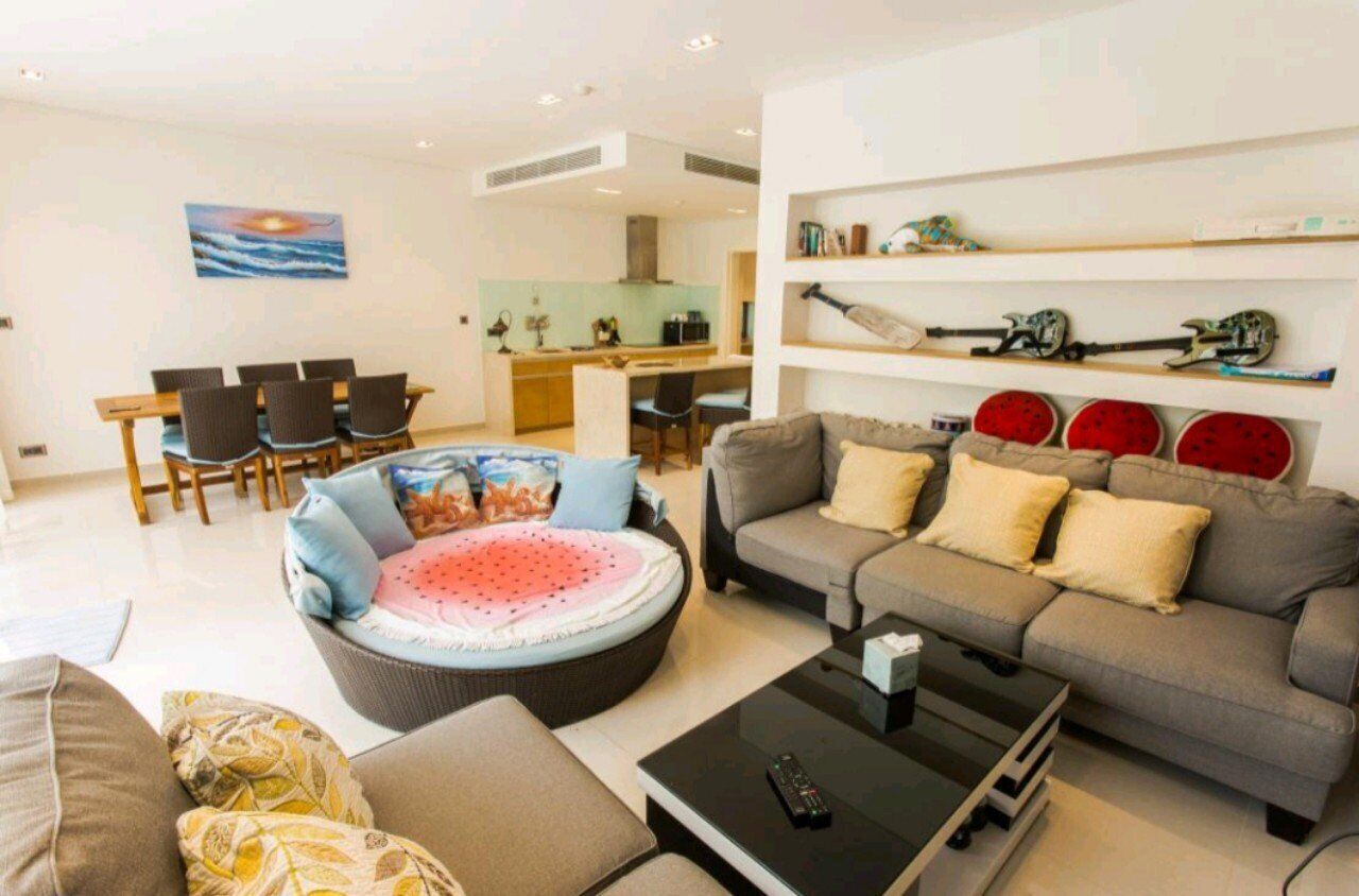 Standard-Villa | Wohnbereich | 50-Zoll-Smart-TV mit Kabelempfang, Fernseher