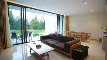 Villa panorámica | Zona de estar | Smart TV de 50 pulgadas con canales por cable, una televisión