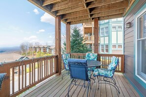 Outdoor dining - Wintergreens R1512- Mtn Condo/View, Gated Resort, Indoor/Outdoor Pools & Hot Tub (Banner Elk)