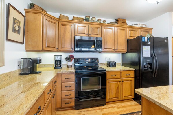 Dishwasher, coffee/tea maker, cookware/dishes/utensils, dining tables