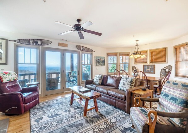 TV, fireplace - Wintergreens R1512- Mtn Condo/View, Gated Resort, Indoor/Outdoor Pools & Hot Tub (Banner Elk)