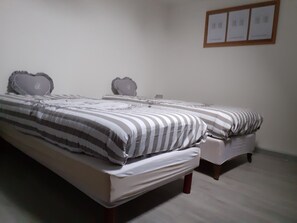 3 bedrooms, iron/ironing board, free WiFi - Gite LA Longere (Saint-Martin-aux-Buneaux)