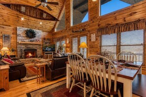 Dining - Wear We Belong, WIFI Hot Tub, Pool Table, $560 FREE tickets each paid day! (Sevierville)