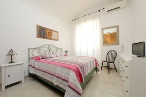 2 chambres, fer et planche à repasser, Wi-Fi gratuit, draps fournis