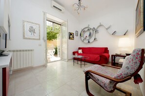TV, books - Duchessa - Monteverde, apartment for 4 people with nice patio (Roma)