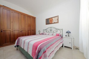2 chambres, fer et planche Ă repasser, Wi-Fi gratuit, draps fournis