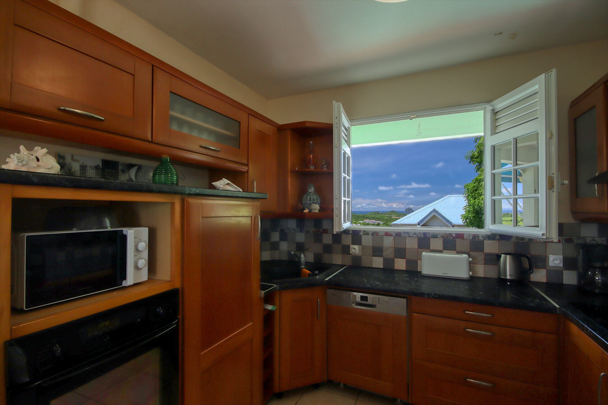 Réfrigérateur, micro-ondes, four, lave-vaisselle