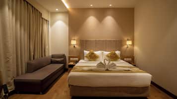 Club Double Room | In-room safe, iron/ironing board, free WiFi