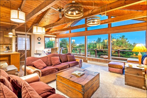 Brathouse By The Sea - Easy Access to the Pacific