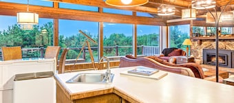 Brathouse By The Sea - Easy Access to the Pacific
