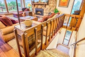 Smart TV, fireplace