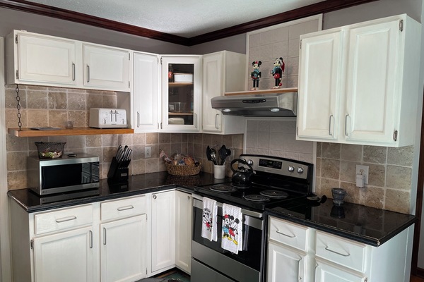 KĂŒhlschrank, Mikrowelle, Ofen, Herdplatte