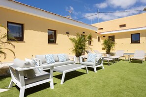 Terrace/patio - Wonderful home with heated pool (Adeje)