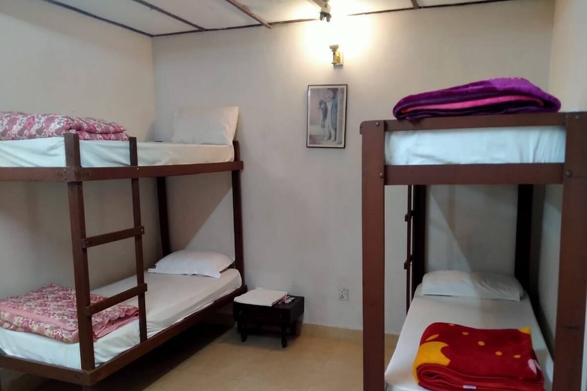 Phòng dành cho gia đình | Bộ trải giường bằng vải cotton Ai Cập, bộ đồ giường cao cấp, bàn 