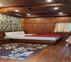 Egyptian cotton sheets, premium bedding, desk, WiFi