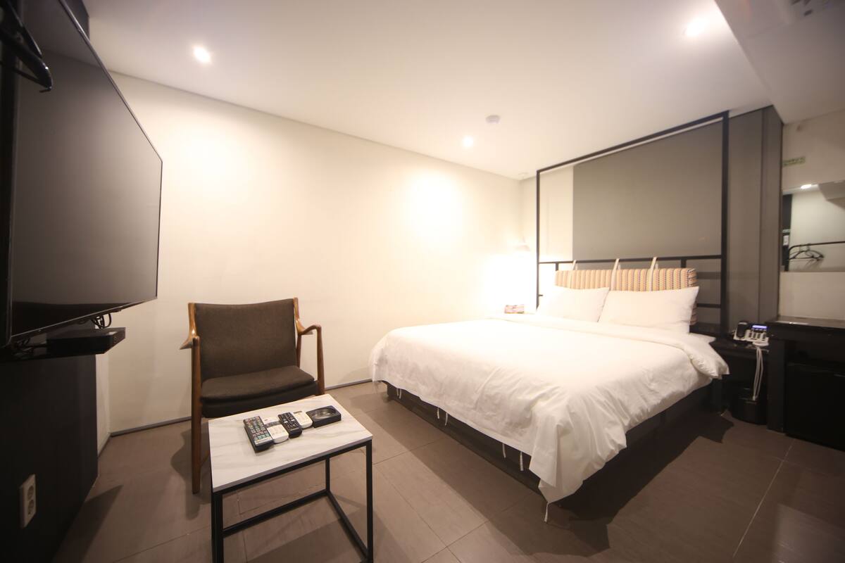 Basic Double Room | WiFi (free)