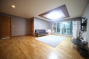 Family Suite | Living area - lazzi motel (Busan)