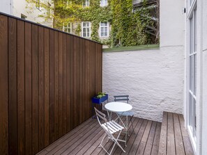 Street Suite Serviten | Terrace/patio - Grätzlhotel Serviten (Vienna)
