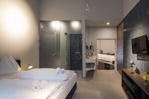 Street Suite Serviten | Down comforters, desk, iron/ironing board, free WiFi - Grätzlhotel Serviten (Vienna)