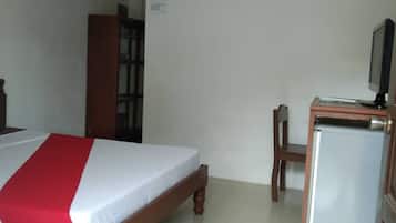 2 bedrooms, desk, bed sheets