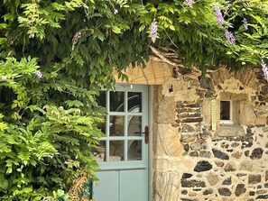 Exterior detail - This house is not available (Courcy)