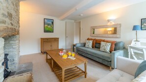 Living area - Christmas Cottage - in Tetbury (Tetbury)