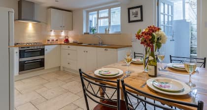 Christmas Cottage - pet-friendly in Tetbury